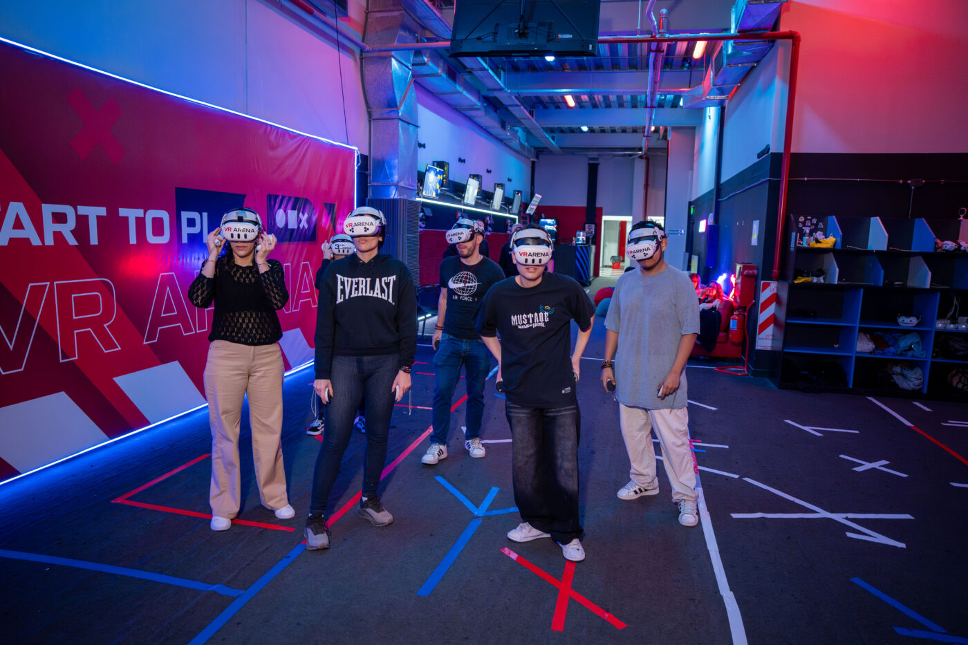 Jugadores compartiendo una experiencia de realidad virtual en VR Parque